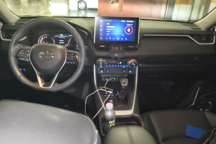 Used Toyota RAV4 2022 2.0L CVT Two-Wheel Drive Fashion Plus Edition Center Console