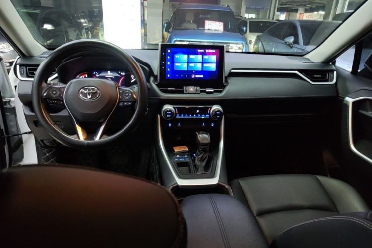 Used Toyota RAV4 2022 2.0L CVT Two-Wheel Drive Fashion Plus Edition Center Console