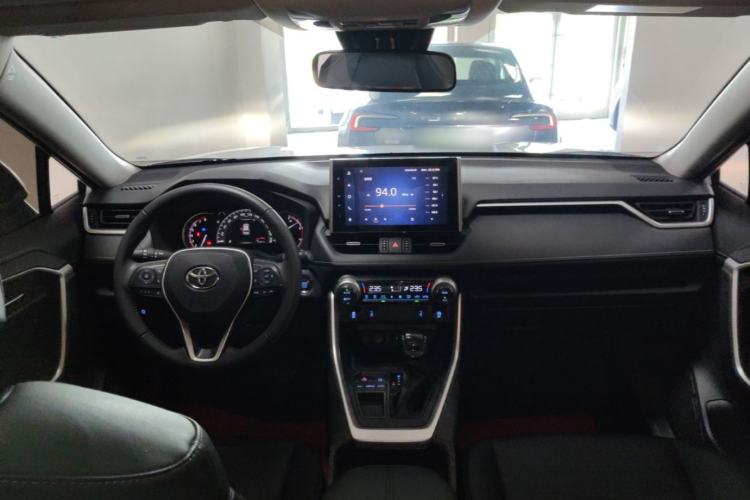 Used Toyota RAV4 2022 2.0L CVT Two-Wheel Drive Fashion Plus Edition Center Console