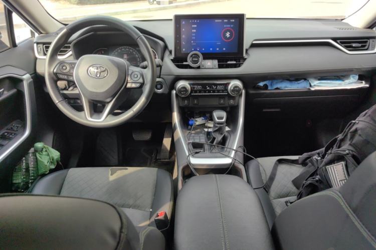 Used Toyota RAV4 2022 2.0L CVT 4x4 Style Plus Edition Center Console