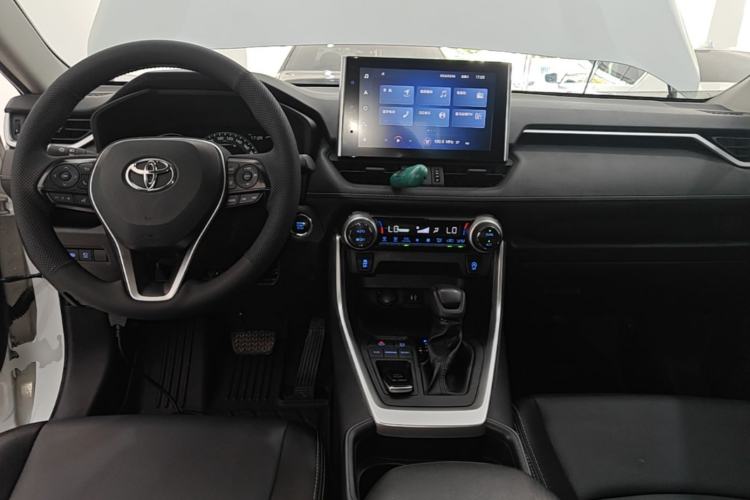 Used Toyota RAV4 2022 2.0L CVT Two-Wheel Drive Fashion Edition Center Console