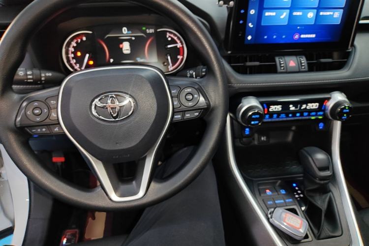 Used Toyota RAV4 2022 2.0L CVT Two-Wheel Drive Fashion Edition Center Console