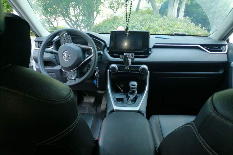 Used Toyota RAV4 2022 2.0L CVT Two-Wheel Drive Urban Edition Center Console