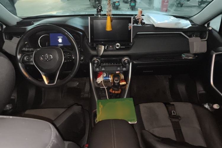 Used Toyota RAV4 2022 2.0L CVT 4x4 Style Plus Edition Center Console