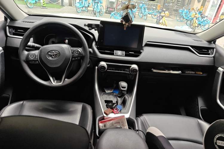 Used Toyota RAV4 2022 2.0L CVT Two-Wheel Drive Fashion Edition Center Console
