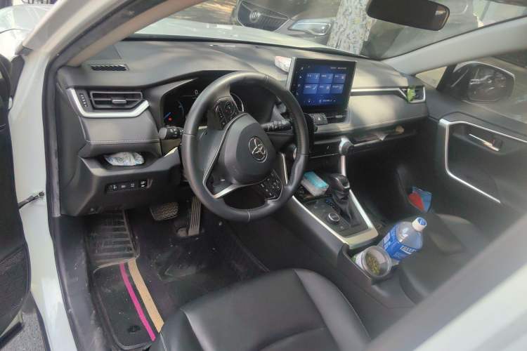 Used Toyota RAV4 2022 Dual-Engine 2.5L E-CVT Four-Wheel Drive Elite Plus Edition Center Console