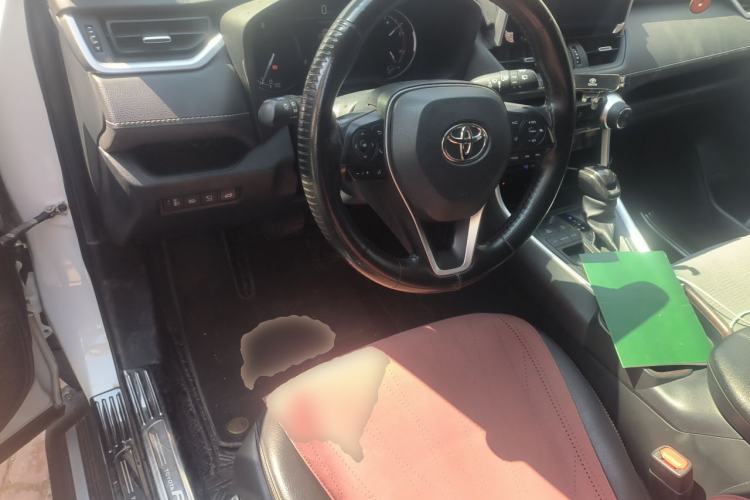 Used Toyota RAV4 2022 2.0L CVT Two-Wheel Drive Fashion Plus Edition Center Console