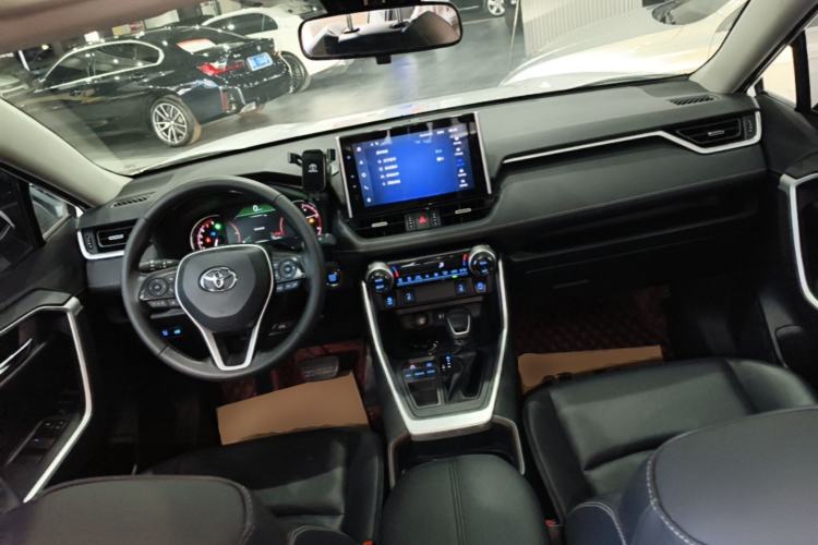 Used Toyota RAV4 2022 2.0L CVT Two-Wheel Drive Fashion Plus Edition Center Console