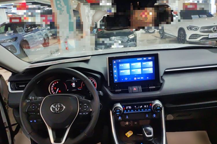 Used Toyota RAV4 2022 2.0L CVT Four-Wheel Drive Premium Edition Center Console