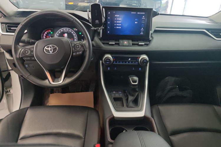 Used Toyota RAV4 2022 2.0L CVT Two-Wheel Drive Fashion Plus Edition Center Console