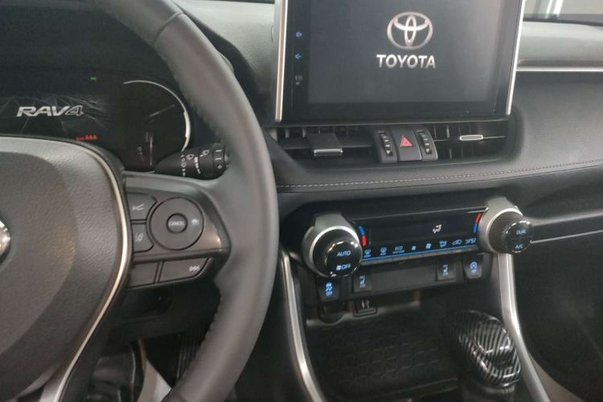 Used Toyota RAV4 2022 2.0L CVT Two-Wheel Drive Fashion Plus Edition Center Console