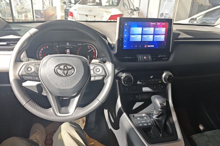 Used Toyota RAV4 2022 2.0L CVT 4x4 Style Plus Edition Center Console