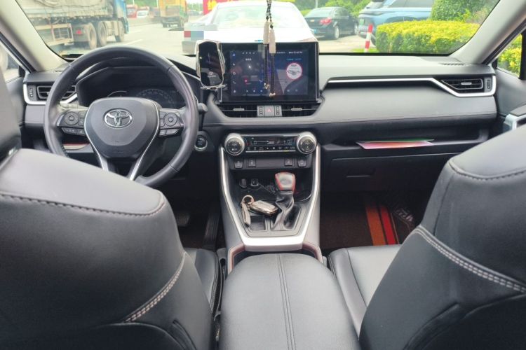 Used Toyota RAV4 2022 2.0L CVT Two-Wheel Drive Fashion Plus Edition Center Console