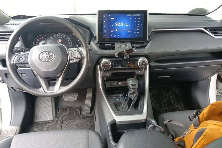 Used Toyota RAV4 2022 2.0L CVT Two-Wheel Drive Fashion Edition Center Console