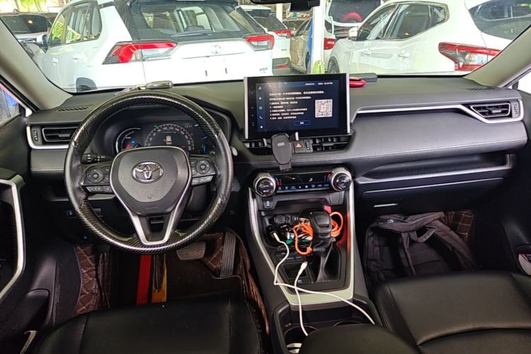 Used Toyota RAV4 2022 Dual-Engine 2.5L E-CVT Two-Wheel Drive Elite Edition Center Console