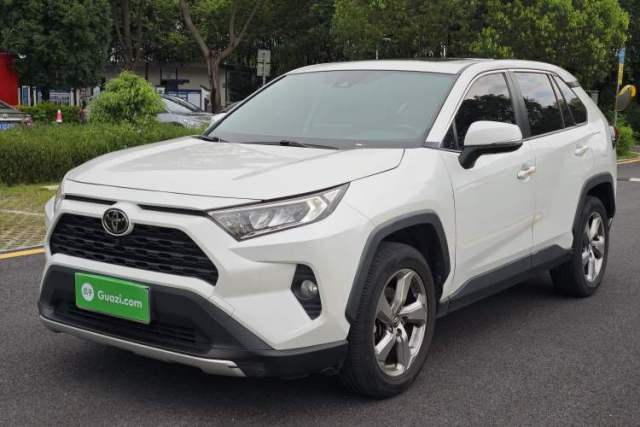 Ojetý Toyota RAV4 2022 2.0L CVT Two-Wheel Drive Fashion Edition