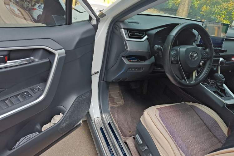 Used Toyota RAV4 2022 2.0L CVT Two-Wheel Drive Fashion Edition Driver Seat