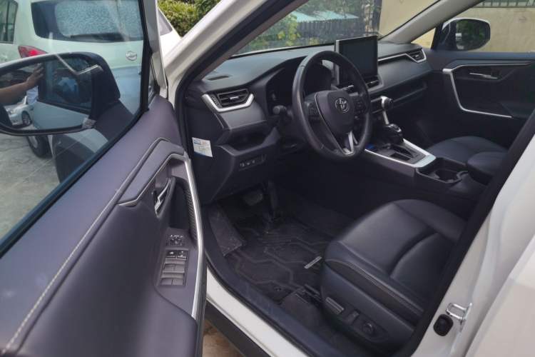 Used Toyota RAV4 2022 2.0L CVT Two-Wheel Drive Fashion Edition Driver Seat