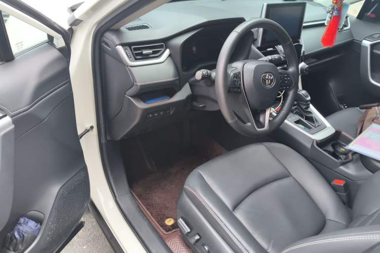 Used Toyota RAV4 2022 2.0L CVT Two-Wheel Drive Prestige Edition Driver Seat