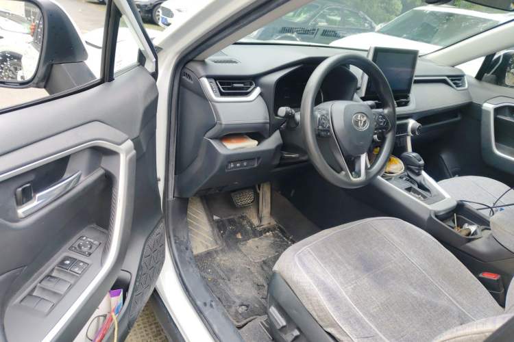 Used Toyota RAV4 2022 2.0L CVT Two-Wheel Drive Fashion Edition Driver Seat