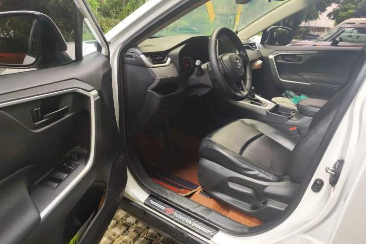 Used Toyota RAV4 2022 2.0L CVT Two-Wheel Drive Urban Edition Driver Seat