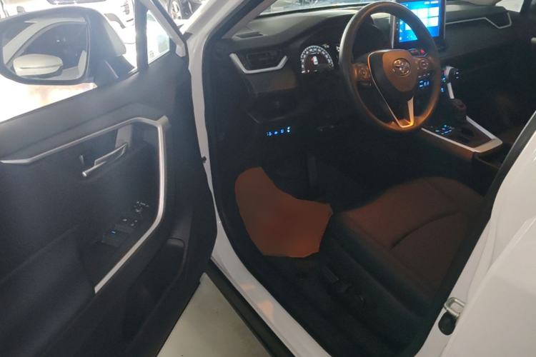 Used Toyota RAV4 2022 2.0L CVT Two-Wheel Drive Fashion Edition Driver Seat