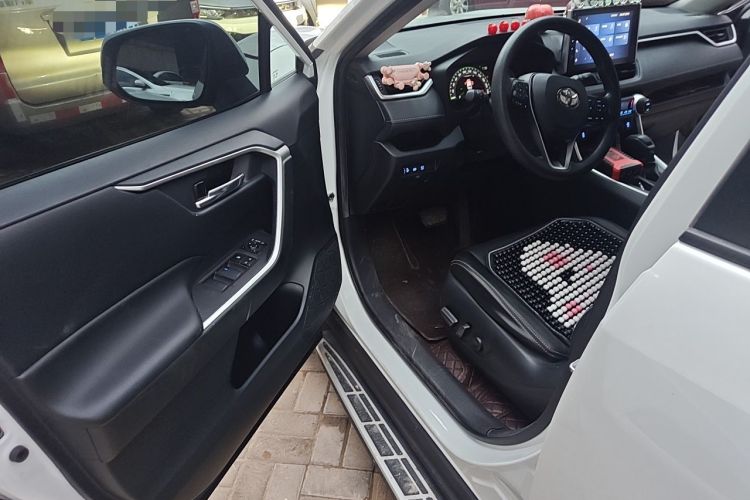 Used Toyota RAV4 2022 2.0L CVT Two-Wheel Drive Fashion Edition Driver Seat