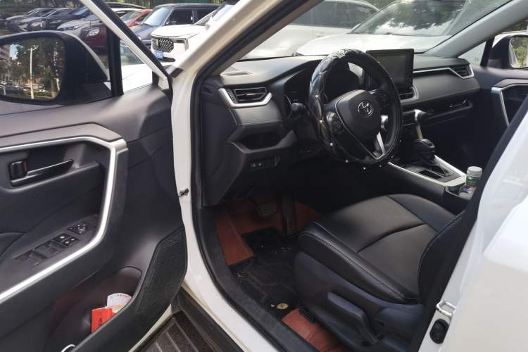 Used Toyota RAV4 2022 2.0L CVT Two-Wheel Drive Urban Edition Driver Seat