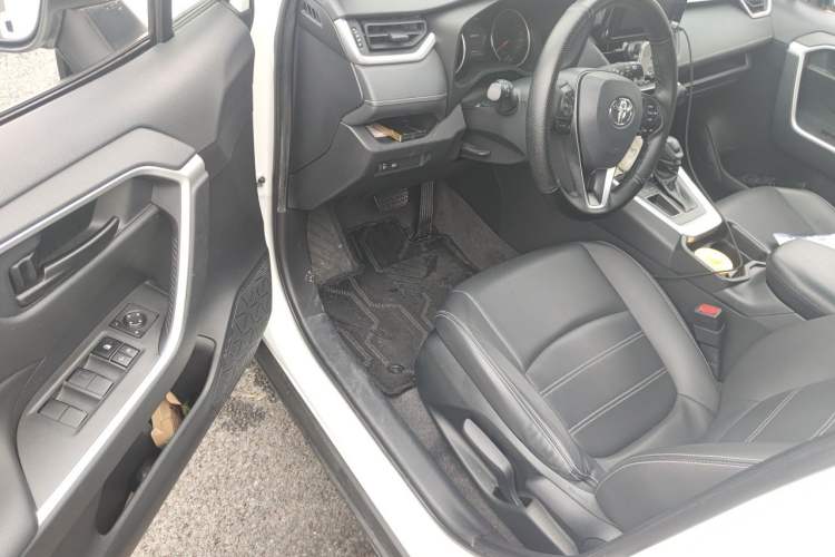 Used Toyota RAV4 2022 2.0L CVT Two-Wheel Drive Urban Edition Driver Seat