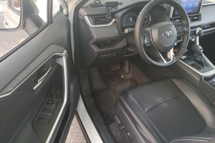 Used Toyota RAV4 2022 2.0L CVT Two-Wheel Drive Fashion Edition Driver Seat