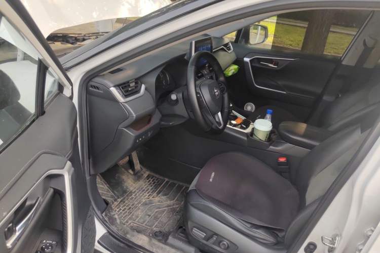 Used Toyota RAV4 2022 2.0L CVT Four-Wheel Drive Premium Edition Driver Seat