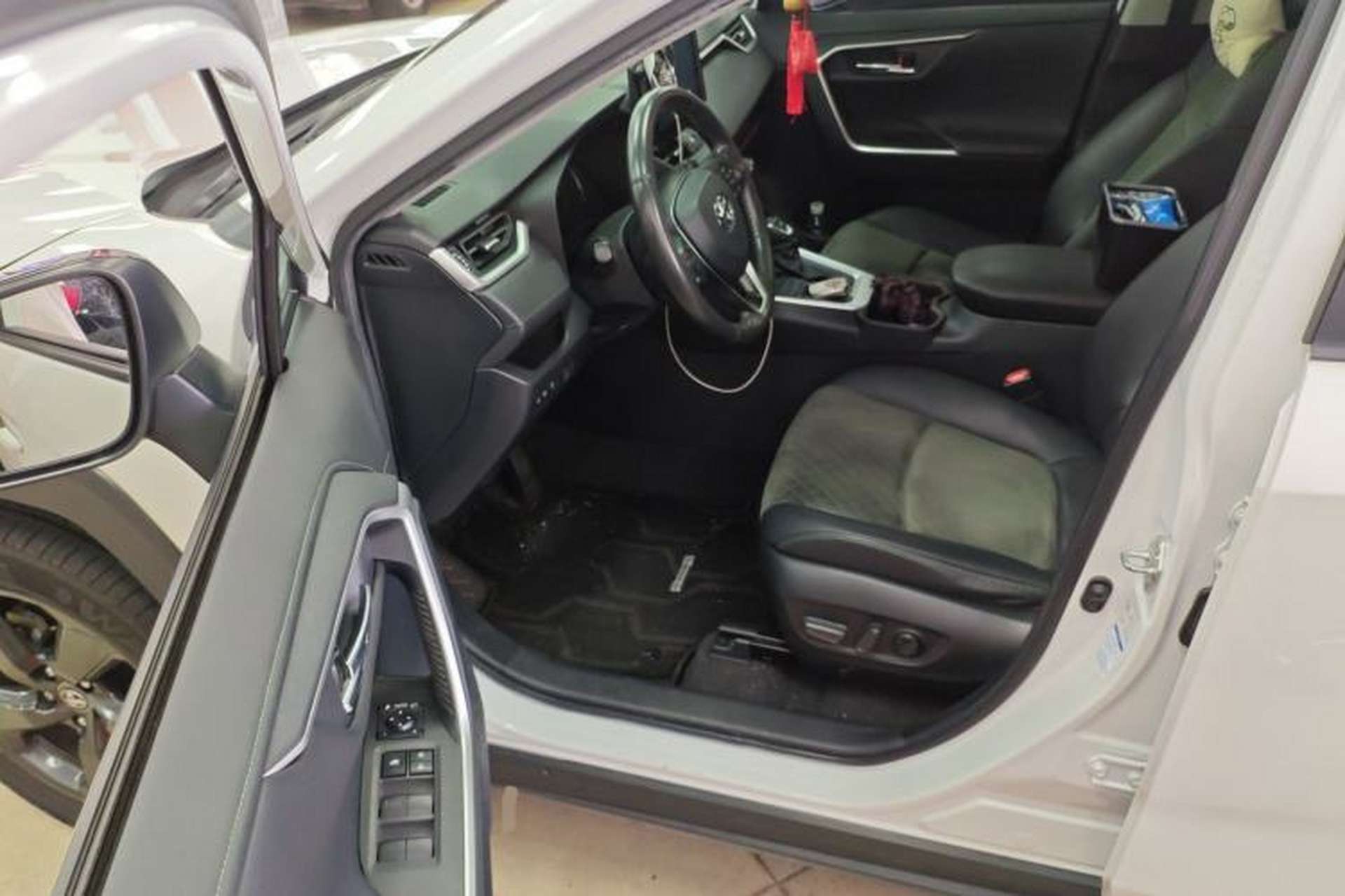 Used Toyota RAV4 2022 2.0L CVT 4x4 Style Plus Edition Driver Seat