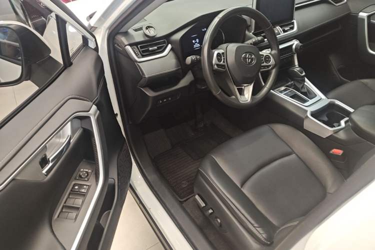 Used Toyota RAV4 2022 2.0L CVT Two-Wheel Drive Fashion Plus Edition Driver Seat