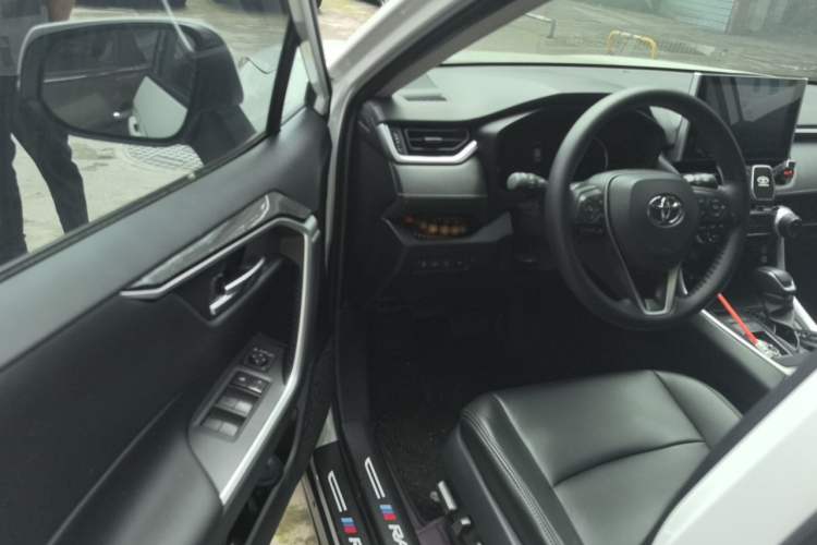 Used Toyota RAV4 2022 2.0L CVT Two-Wheel Drive Fashion Edition Driver Seat