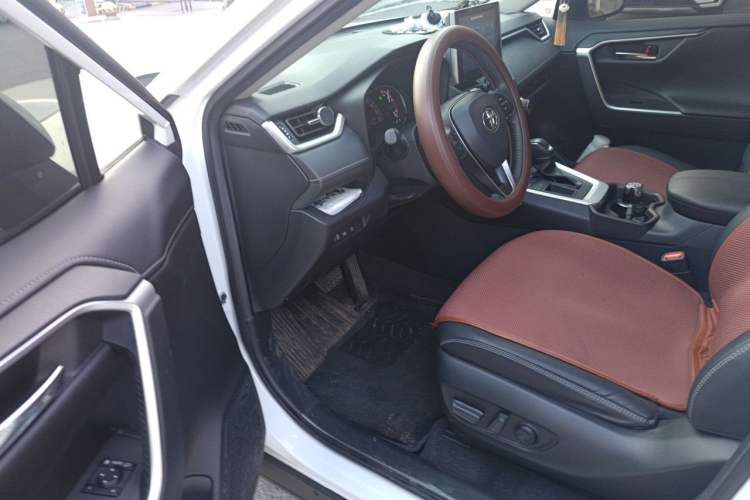 Used Toyota RAV4 2022 2.0L CVT Two-Wheel Drive Fashion Plus Edition Driver Seat