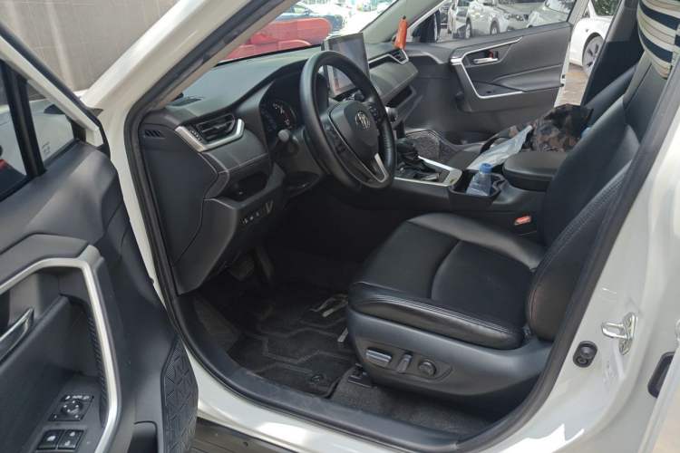 Used Toyota RAV4 2022 2.0L CVT Two-Wheel Drive Fashion Edition Driver Seat