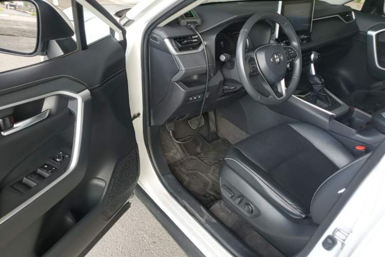 Used Toyota RAV4 2022 2.0L CVT Two-Wheel Drive Fashion Plus Edition Driver Seat