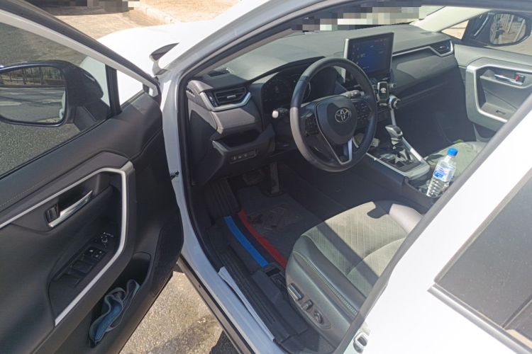 Used Toyota RAV4 2022 2.0L CVT 4x4 Style Plus Edition Driver Seat