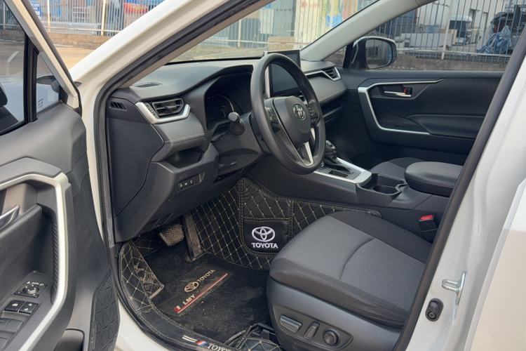 Used Toyota RAV4 2022 2.0L CVT Two-Wheel Drive Fashion Edition Driver Seat