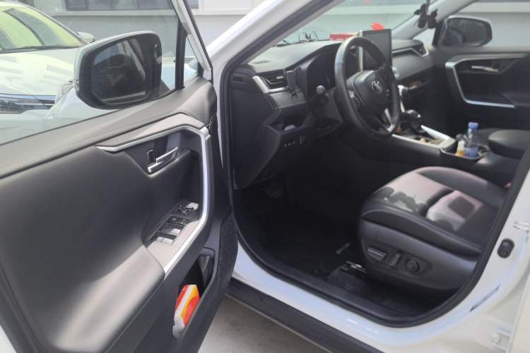 Used Toyota RAV4 2022 2.0L CVT Two-Wheel Drive Fashion Plus Edition Driver Seat