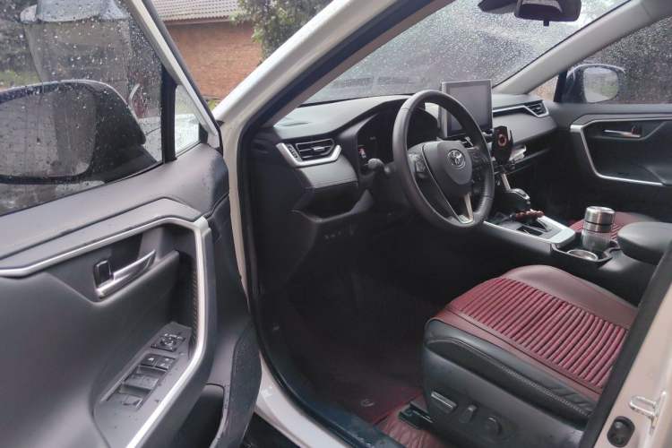 Used Toyota RAV4 2022 2.0L CVT Two-Wheel Drive Fashion Plus Edition Driver Seat