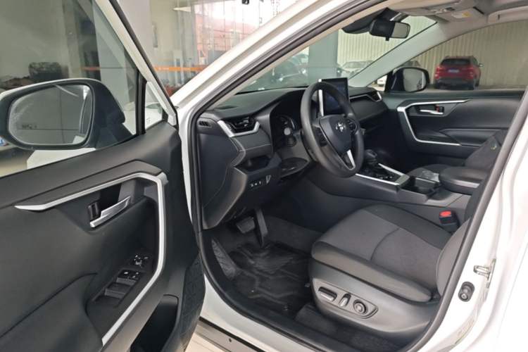 Used Toyota RAV4 2022 2.0L CVT Two-Wheel Drive Fashion Edition Driver Seat