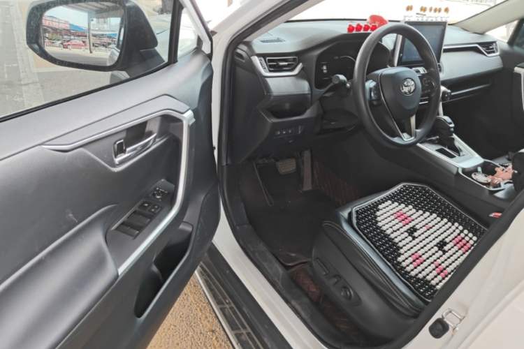 Used Toyota RAV4 2022 2.0L CVT Two-Wheel Drive Fashion Edition Driver Seat