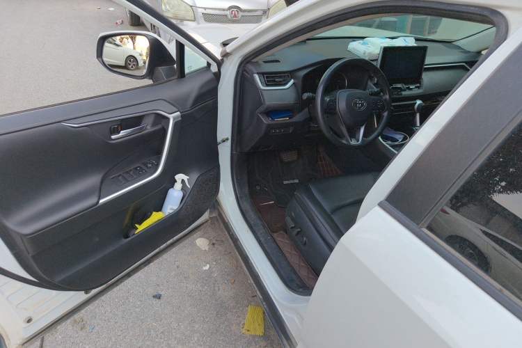 Used Toyota RAV4 2022 2.0L CVT Two-Wheel Drive Prestige Edition Driver Seat