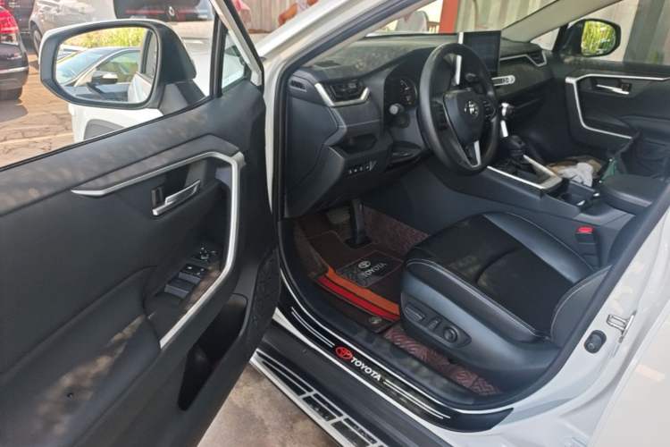 Used Toyota RAV4 2022 2.0L CVT Two-Wheel Drive Fashion Edition Driver Seat
