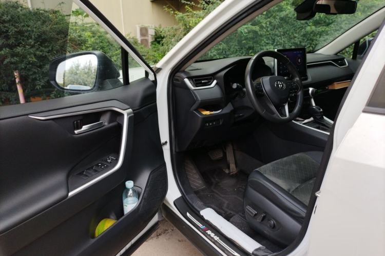 Used Toyota RAV4 2022 2.0L CVT 4x4 Style Plus Edition Driver Seat
