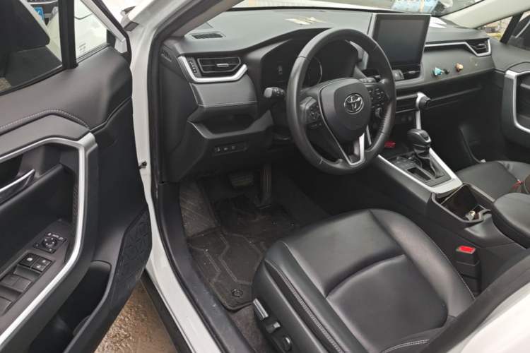 Used Toyota RAV4 2022 2.0L CVT Two-Wheel Drive Fashion Plus Edition Driver Seat