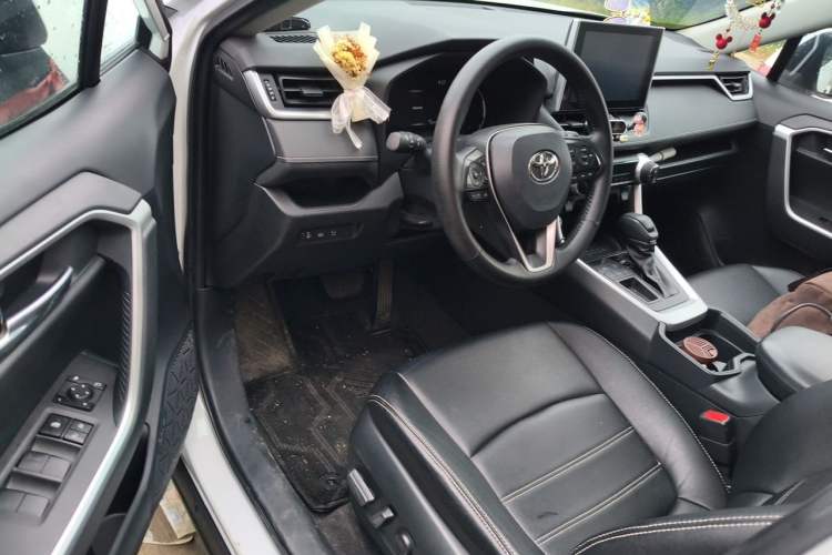 Used Toyota RAV4 2022 2.0L CVT Two-Wheel Drive Fashion Edition Driver Seat