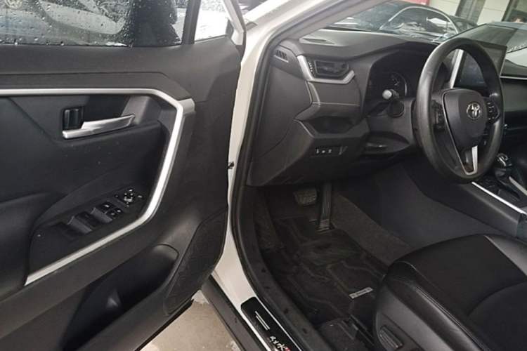 Used Toyota RAV4 2022 2.0L CVT Two-Wheel Drive Fashion Edition Driver Seat