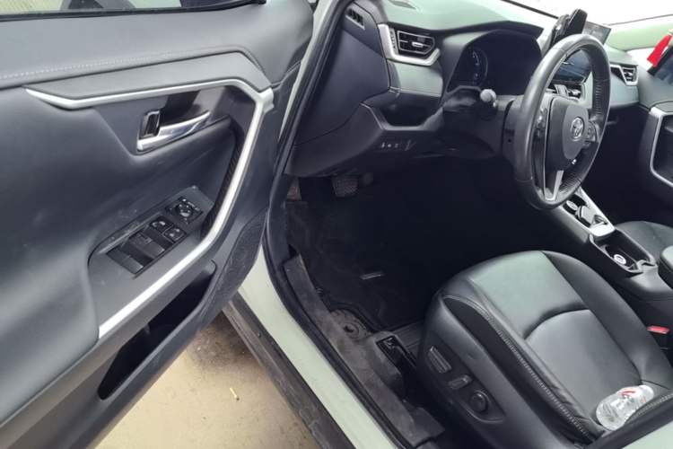 Used Toyota RAV4 2022 Dual-Engine 2.5L E-CVT Four-Wheel Drive Elite Plus Edition Driver Seat